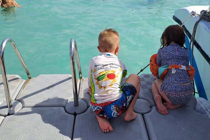 3-Hours Eye-Opening Stingray City Antigua - Transfer R/T included - Snorkeling gear, water, and punch: the comfort extras that matter