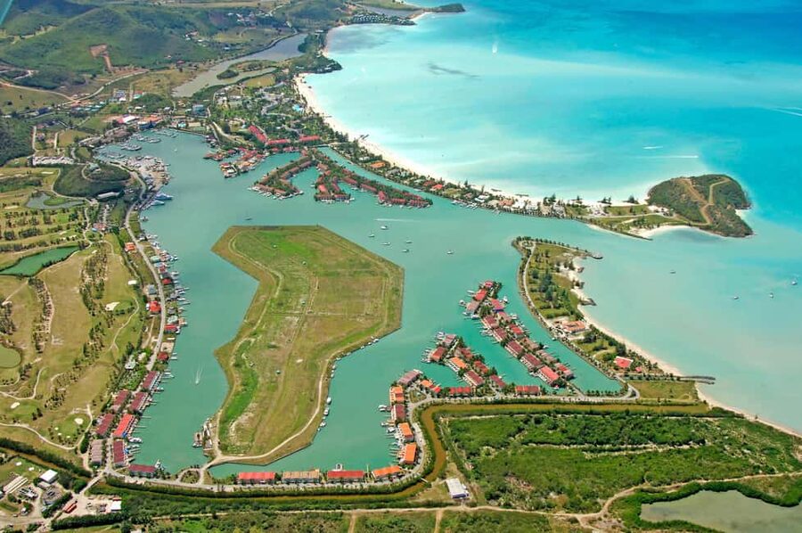 Antigua - Discover and Relax on 2 beaches - Fort James Beach: Fun Waves, Easy Relaxing