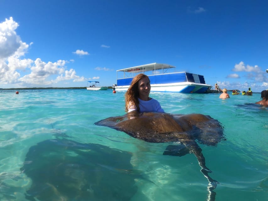 Antigua: Stingray City Experience with Round-Trip Transfer - What to bring for a smooth, not-soggy day