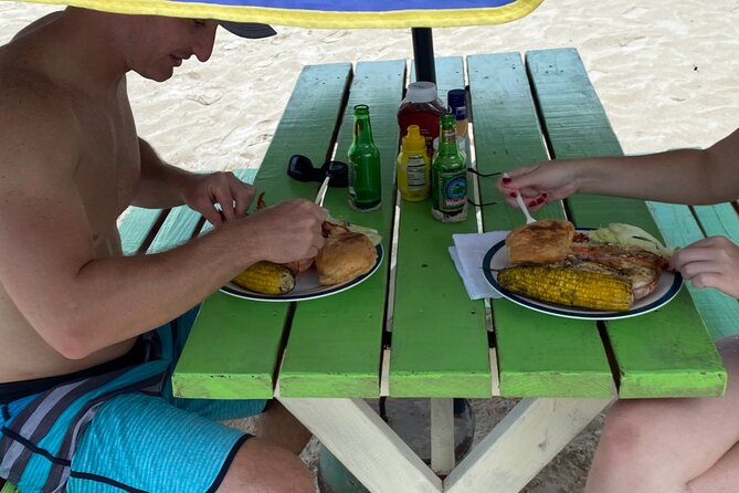 Dickinson bay beach - Lobster lunch and rum punch: the main attraction