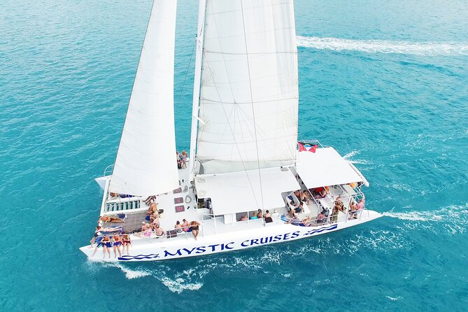 Sail and Snorkel at Cades Reef - Getting to the catamaran: pickup from hotels and cruise ports