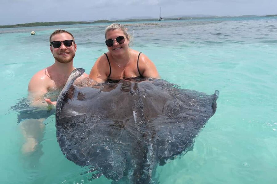 St. John's; Combo Laviscount Island & Swimming with Stingray - The Antigua cultural route, quick stops with real meaning